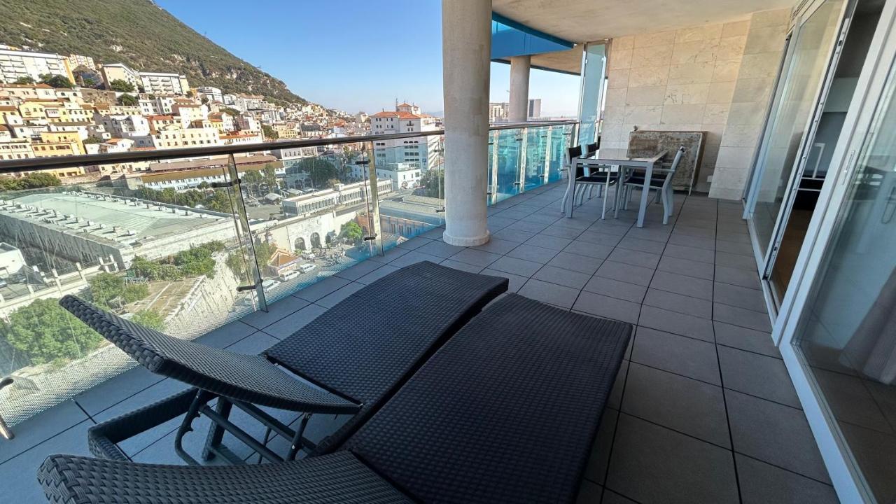 Ocean Village Luxury 2 Bed 2 Bath Apartment - Amazing Views - Pools And Jacuzzis 지브롤터 외부 사진