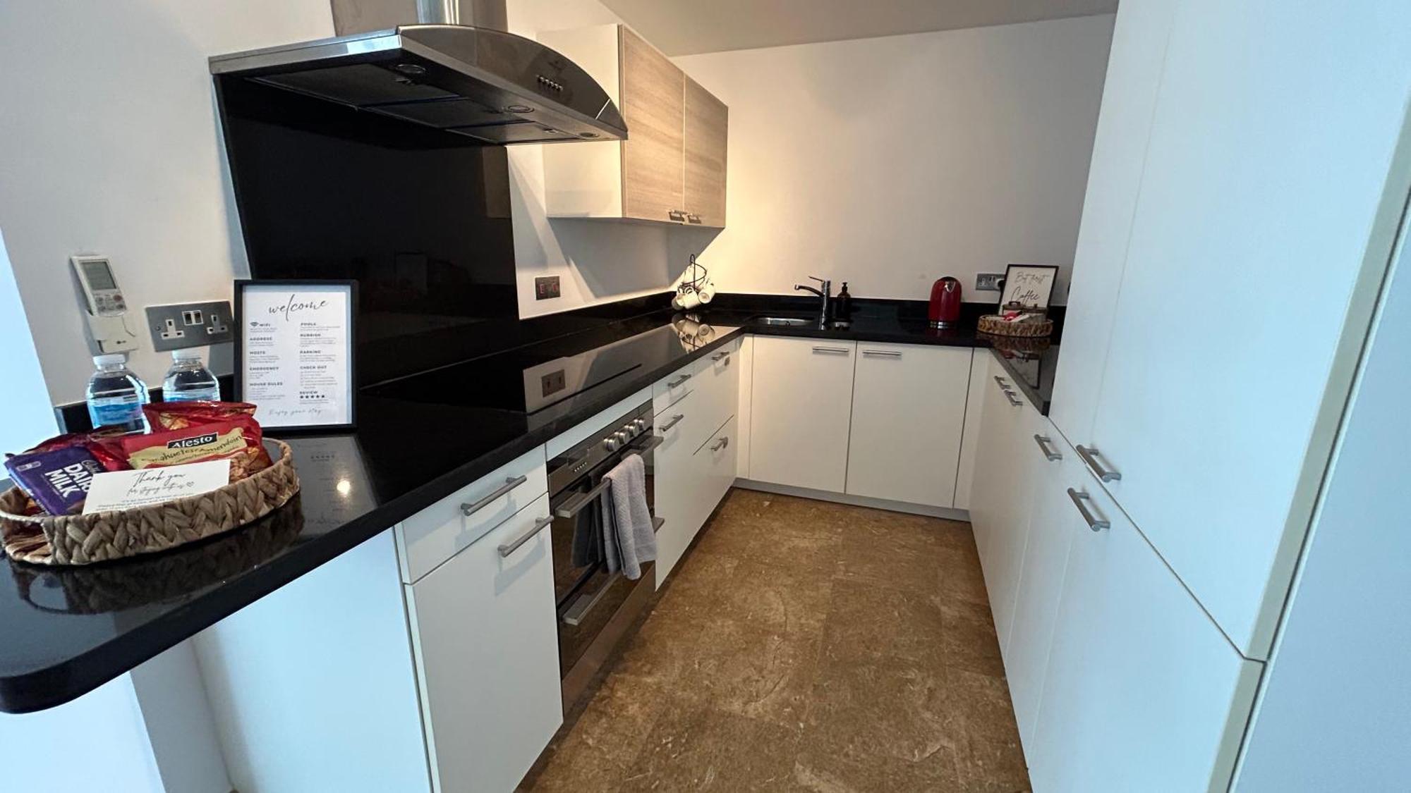 Ocean Village Luxury 2 Bed 2 Bath Apartment - Amazing Views - Pools And Jacuzzis 지브롤터 외부 사진